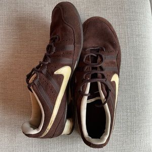 Nike Shox sz 9.5, brown suede